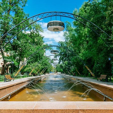 Nadezhda Apartments On Abylay Khan Ave 121 Almaty Exterior photo