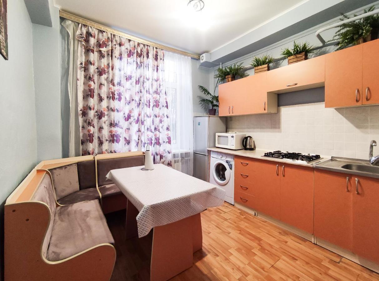 Nadezhda Apartments On Abylay Khan Ave 121 Almaty Exterior photo