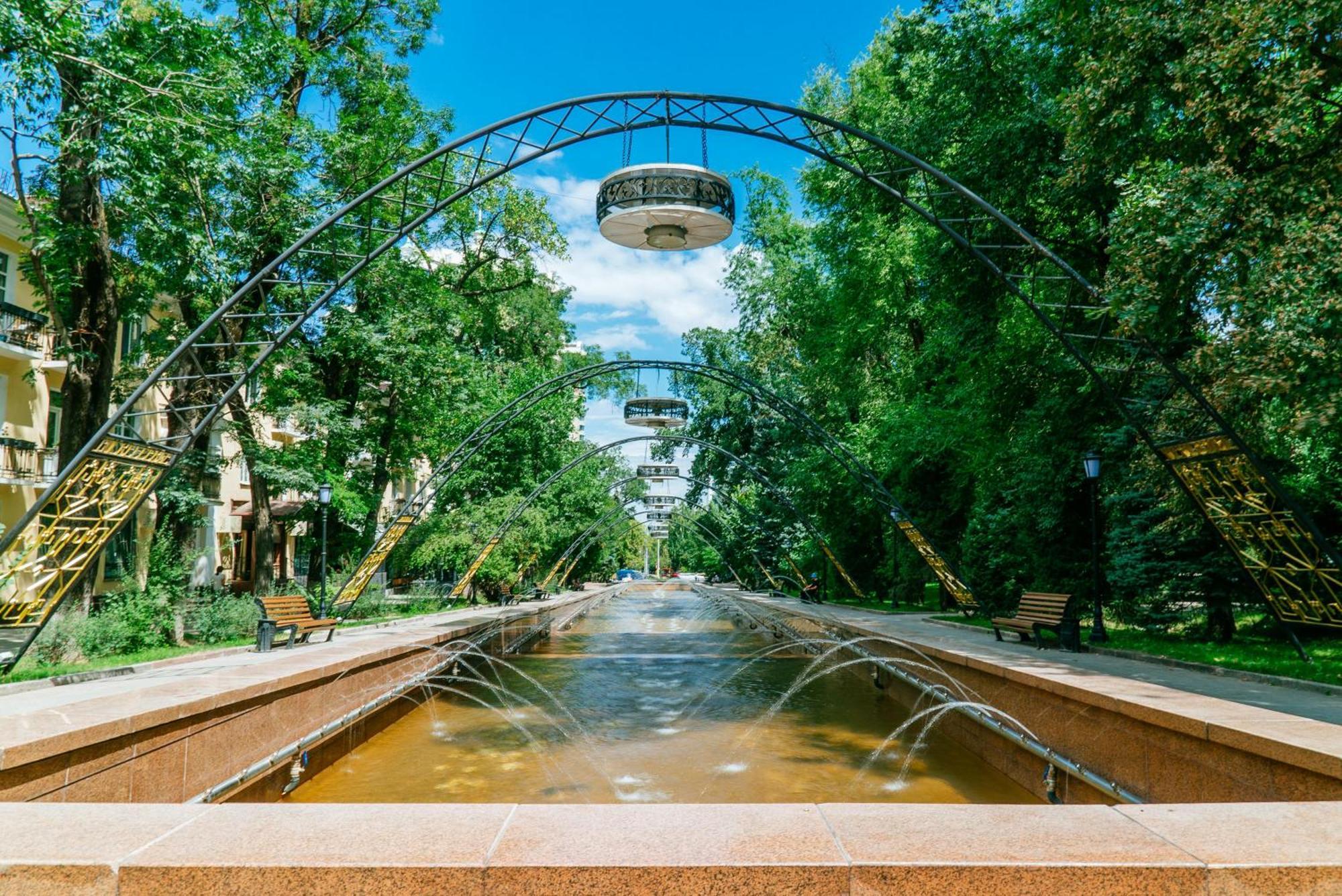 Nadezhda Apartments On Abylay Khan Ave 121 Almaty Exterior photo