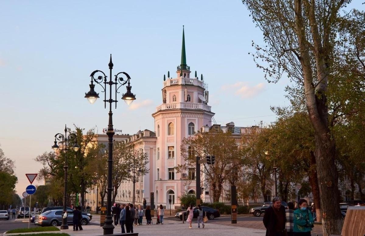 Nadezhda Apartments On Abylay Khan Ave 121 Almaty Exterior photo